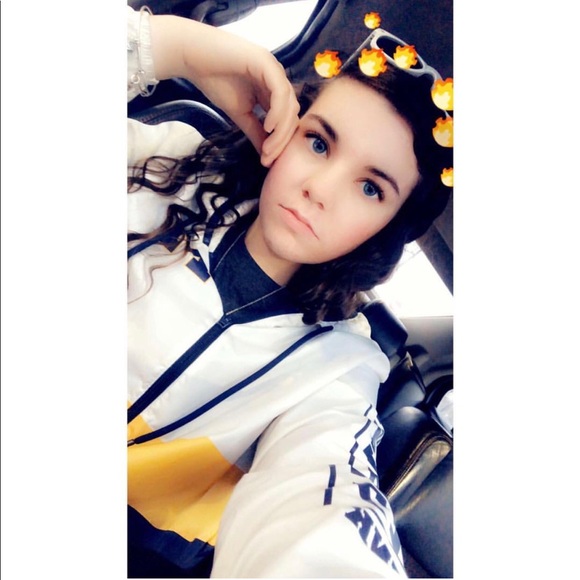 Meet your Posher, Amber - Picture 1 of 1